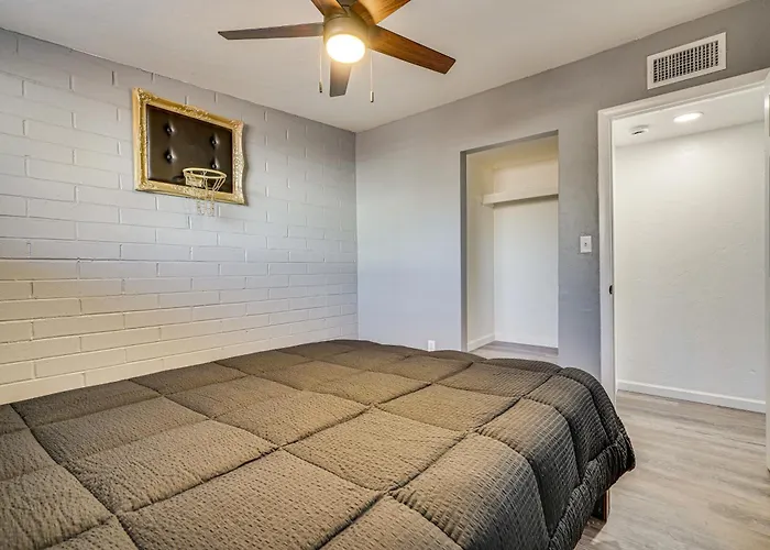 2 Mi To Dtwn & U Of A Campus! Bring Your Pets Holiday home *
