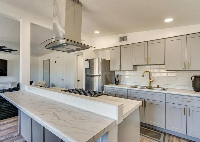 2 Mi To Dtwn & U Of A Campus! Bring Your Pets Holiday home Tucson