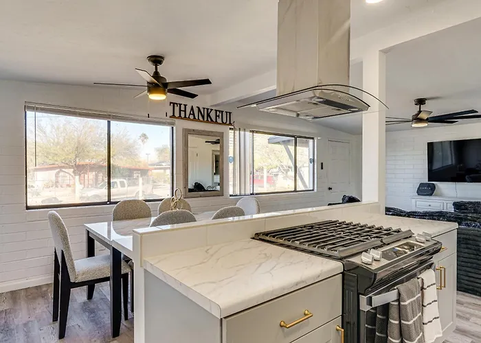 Holiday home 2 Mi To Dtwn & U Of A Campus! Bring Your Pets Tucson