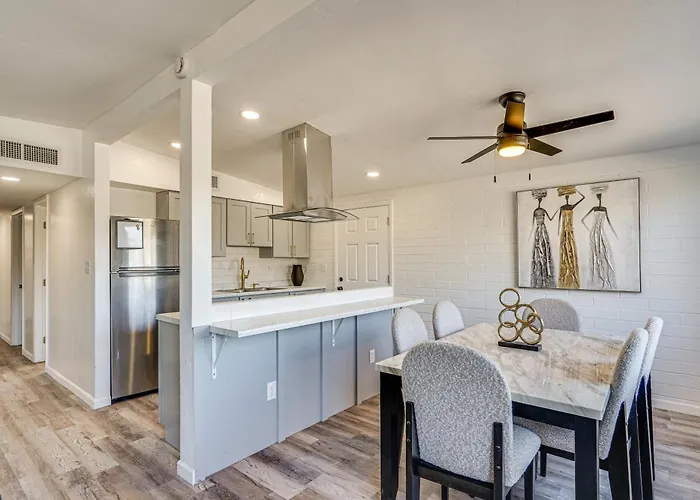 Holiday home 2 Mi To Dtwn & U Of A Campus! Bring Your Pets *