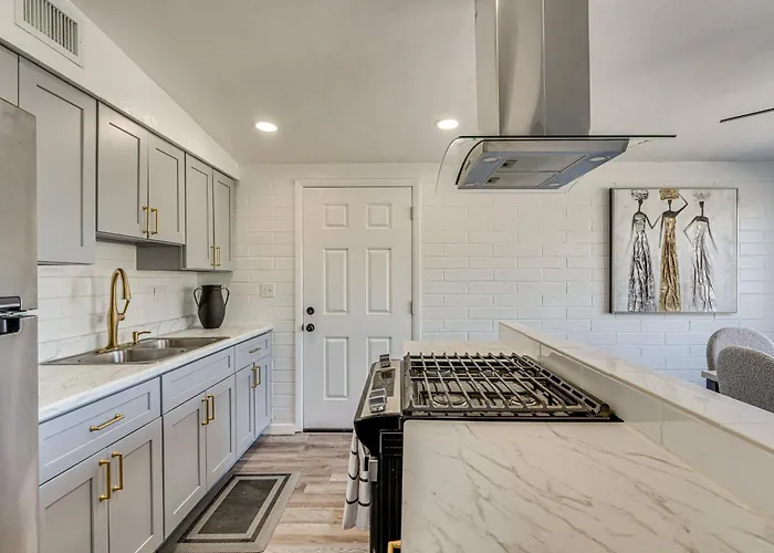 2 Mi To Dtwn & U Of A Campus! Bring Your Pets Holiday home Tucson