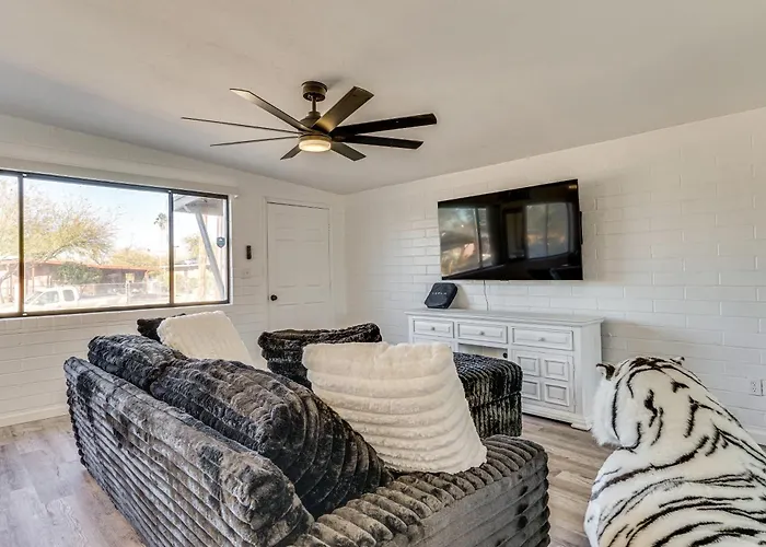 Holiday home 2 Mi To Dtwn & U Of A Campus! Bring Your Pets Tucson